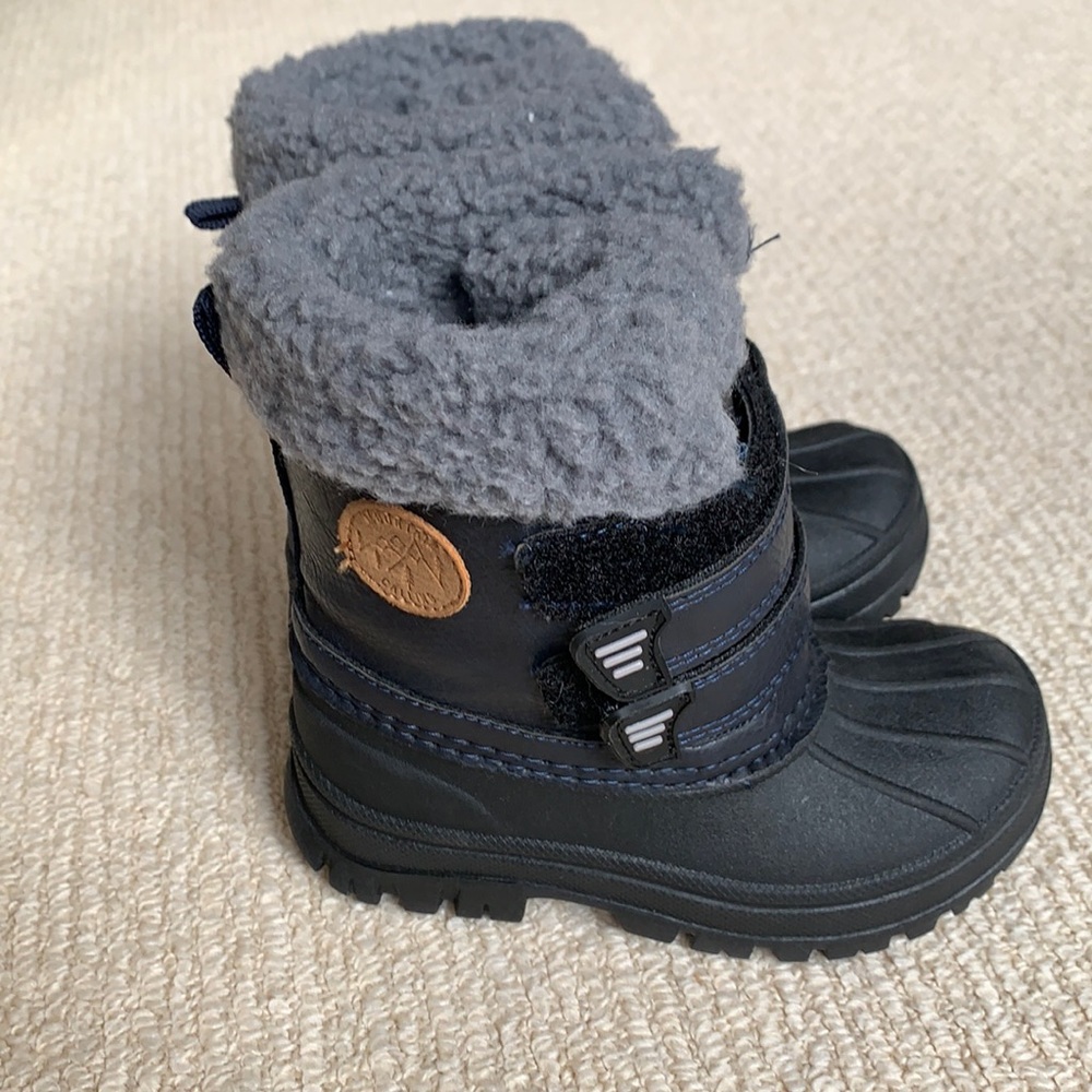 Warm black winter boots unisex never worn